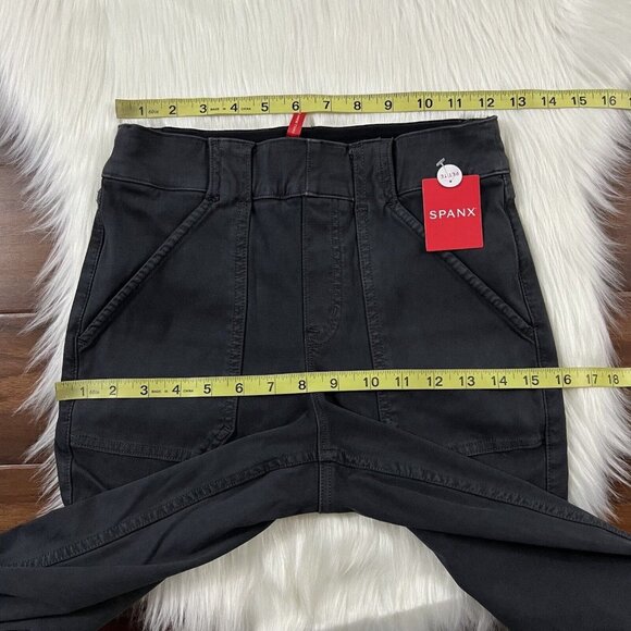 Spanx Size Petite Medium Washed Black Stretch Twill Ankle Cargo Pants - Picture 3 of 9